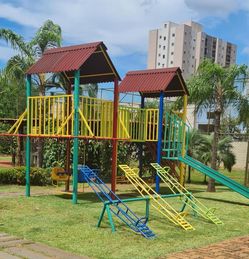 Apartamento aconchegante com estacionamento e wifi 400 mega Ribeirão Preto Exterior foto